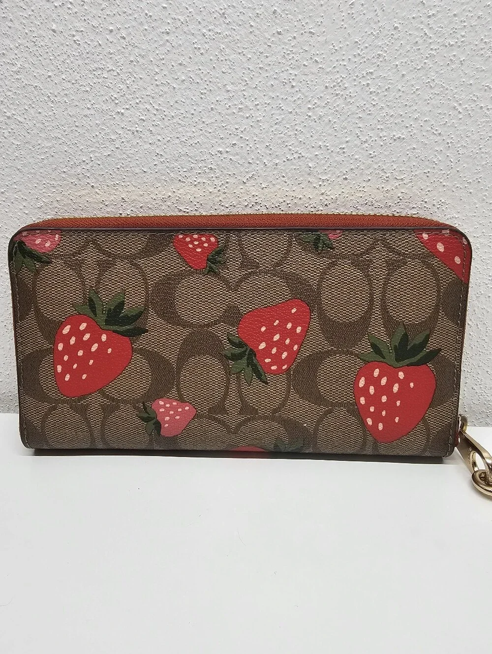 NWOT Coach Strawberry Print Signature Zip Wallet Wristlet - Red/Brown